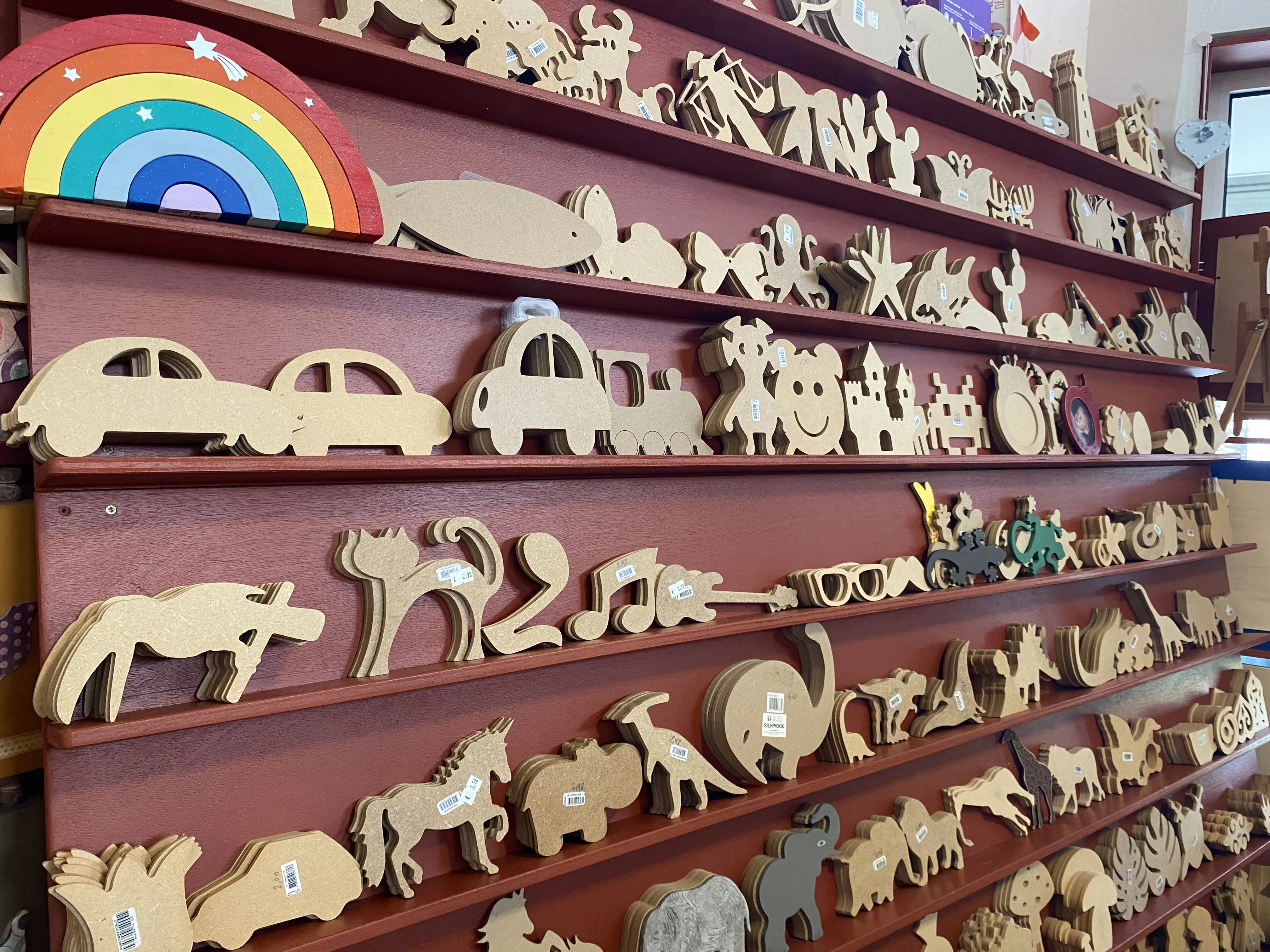 Mur de formes en bois à décorer — Les Couleurs du Temps
